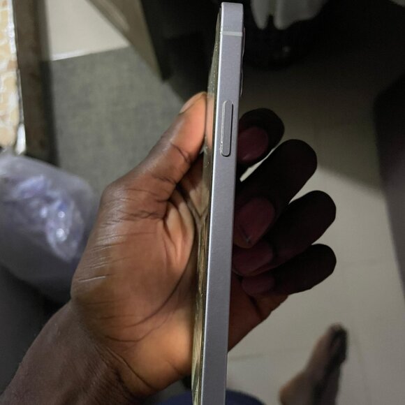 iphone 12 - Picture 3 of 4